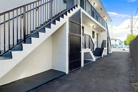Propiedad comercial en venta en Miami, Florida, 314.01 m2 № 2020095 - foto 7