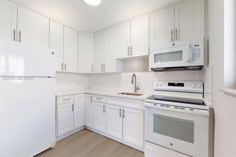 Propiedad comercial en venta en Miami, Florida, 314.01 m2 № 2020095 - foto 29