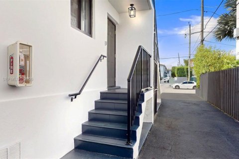 Propiedad comercial en venta en Miami, Florida, 314.01 m2 № 2020095 - foto 9