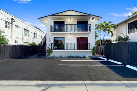 Propiedad comercial en Miami, Florida 314.01 m2 № 2020095