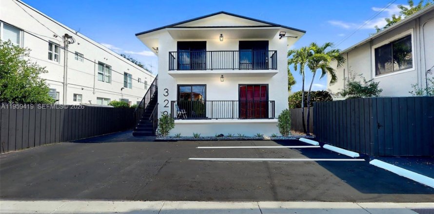 Propiedad comercial en Miami, Florida 314.01 m2 № 2020095