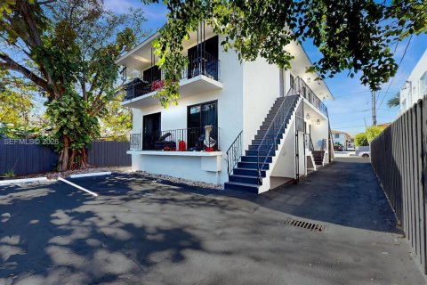 Propiedad comercial en venta en Miami, Florida, 314.01 m2 № 2020095 - foto 14