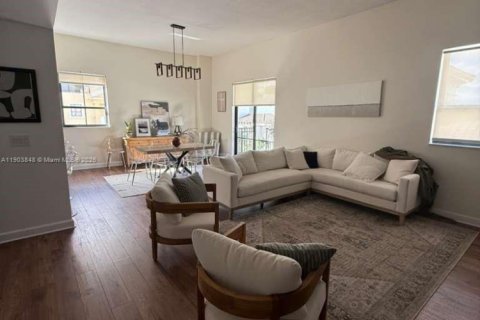 Condominio en Miami, Florida, 2 dormitorios  № 2013062