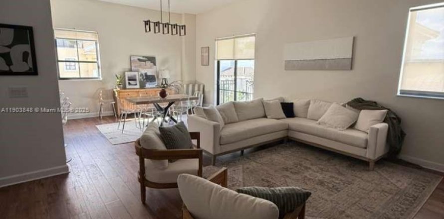 Condominio en Miami, Florida, 2 dormitorios  № 2013062