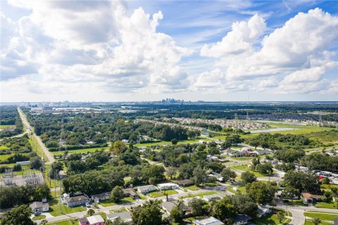 House in Tampa, Florida 3 bedrooms, 82.68 sq.m. № 2396309 - photo 30