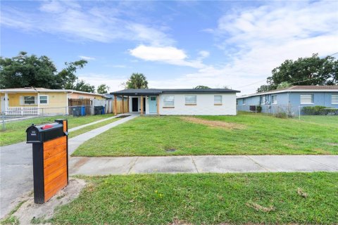 House in Tampa, Florida 3 bedrooms, 82.68 sq.m. № 2396309 - photo 4