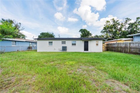 House in Tampa, Florida 3 bedrooms, 82.68 sq.m. № 2396309 - photo 25