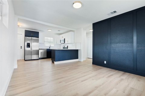 House in Tampa, Florida 3 bedrooms, 82.68 sq.m. № 2396309 - photo 9