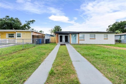House in Tampa, Florida 3 bedrooms, 82.68 sq.m. № 2396309 - photo 2