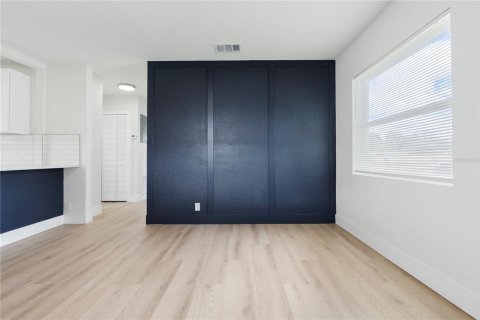 House in Tampa, Florida 3 bedrooms, 82.68 sq.m. № 2396309 - photo 10