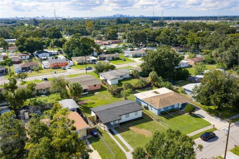 House in Tampa, Florida 3 bedrooms, 82.68 sq.m. № 2396309 - photo 29
