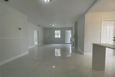 Купить виллу или дом в Майами, Флорида 3 спальни, 99.41м2, № 2043998 - фото 13