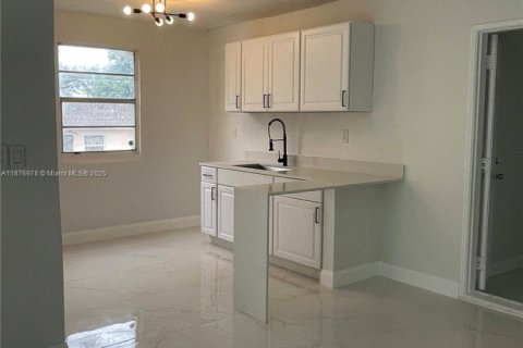 Купить виллу или дом в Майами, Флорида 3 спальни, 99.41м2, № 2043998 - фото 8