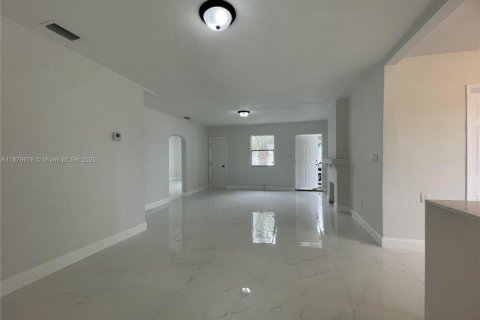Купить виллу или дом в Майами, Флорида 3 спальни, 99.41м2, № 2043998 - фото 14