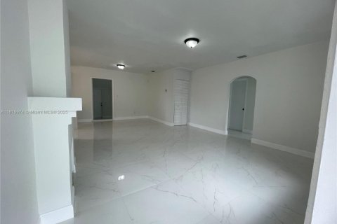 Купить виллу или дом в Майами, Флорида 3 спальни, 99.41м2, № 2043998 - фото 5