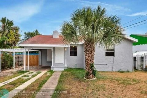 House in Miami, Florida 3 bedrooms, 99.41 sq.m. № 2043998