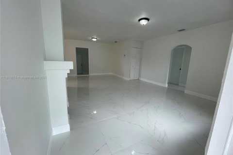 Купить виллу или дом в Майами, Флорида 3 спальни, 99.41м2, № 2043998 - фото 4