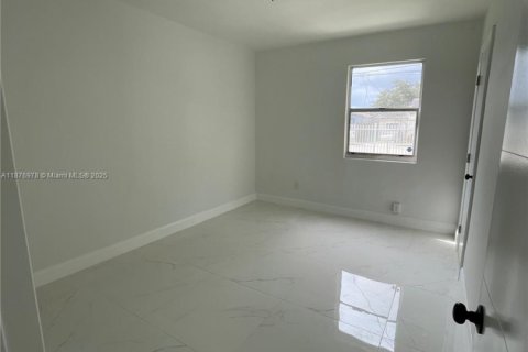 Купить виллу или дом в Майами, Флорида 3 спальни, 99.41м2, № 2043998 - фото 10