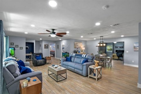 Casa en venta en Clermont, Florida, 2 dormitorios, 133.31 m2 № 1894975 - foto 5