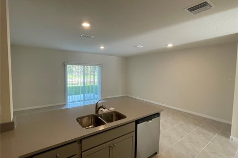 Townhouse in Davenport, Florida 3 bedrooms, 140.75 sq.m. № 2200985 - photo 6