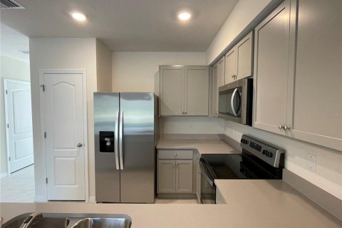 Townhouse in Davenport, Florida 3 bedrooms, 140.75 sq.m. № 2200985 - photo 8