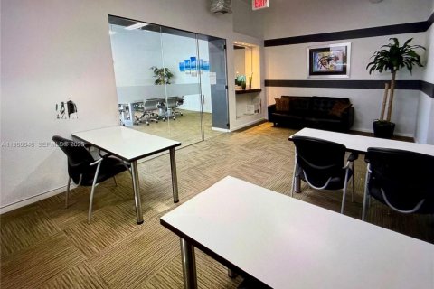 Снять в аренду кондоминиум в Майами, Флорида 1 спальня, 78.32м2, № 2048432 - фото 13