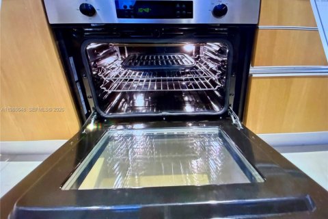 Снять в аренду кондоминиум в Майами, Флорида 1 спальня, 78.32м2, № 2048432 - фото 15