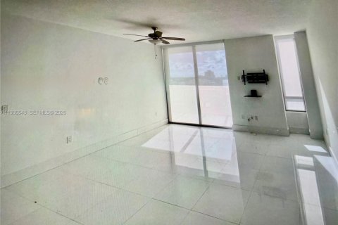 Снять в аренду кондоминиум в Майами, Флорида 1 спальня, 78.32м2, № 2048432 - фото 6