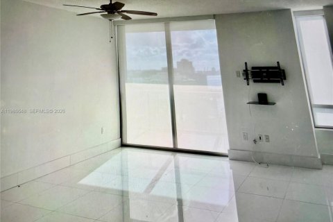 Снять в аренду кондоминиум в Майами, Флорида 1 спальня, 78.32м2, № 2048432 - фото 7