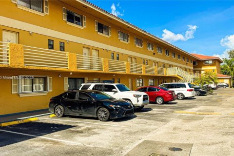 Condominio en venta en Hialeah Gardens, Florida, 2 dormitorios, 95.22 m2 № 1933528 - foto 2