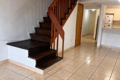 Condominio en venta en Hialeah Gardens, Florida, 2 dormitorios, 95.22 m2 № 1933528 - foto 7