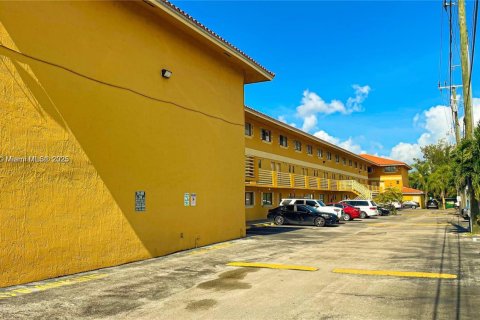 Condominio en venta en Hialeah Gardens, Florida, 2 dormitorios, 95.22 m2 № 1933528 - foto 3