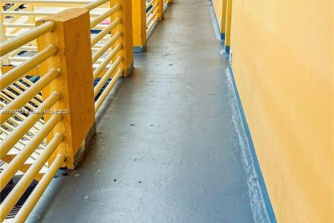 Condominio en venta en Hialeah Gardens, Florida, 2 dormitorios, 95.22 m2 № 1933528 - foto 5