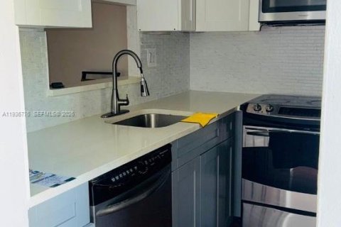 Copropriété à vendre à Lauderdale Lakes, Floride: 2 chambres, 87.7 m2 № 1998456 - photo 16