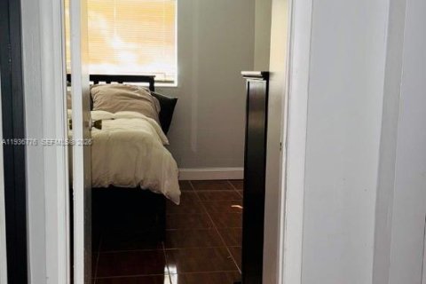 Copropriété à vendre à Lauderdale Lakes, Floride: 2 chambres, 87.7 m2 № 1998456 - photo 4