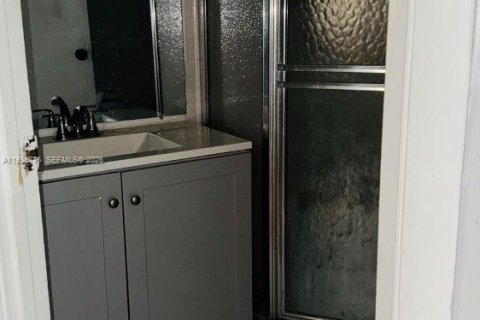 Copropriété à vendre à Lauderdale Lakes, Floride: 2 chambres, 87.7 m2 № 1998456 - photo 12