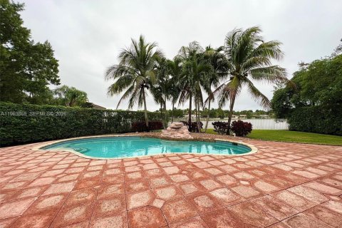 Villa ou maison à louer à Weston, Floride: 4 chambres, 280.47 m2 № 2026005 - photo 29