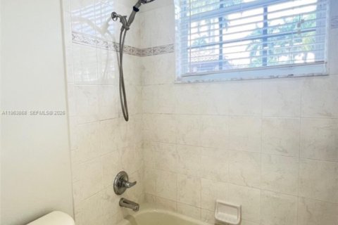 Villa ou maison à louer à Weston, Floride: 4 chambres, 280.47 m2 № 2026005 - photo 21