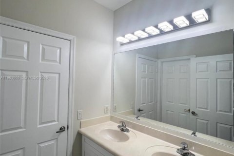 Villa ou maison à louer à Weston, Floride: 4 chambres, 280.47 m2 № 2026005 - photo 20