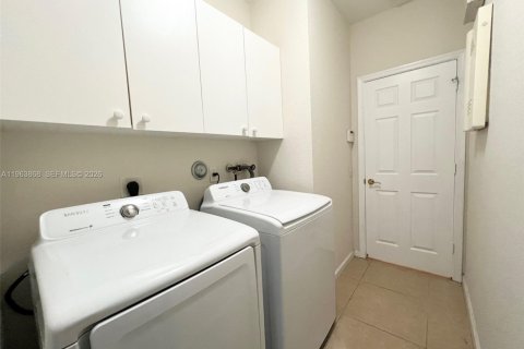 Villa ou maison à louer à Weston, Floride: 4 chambres, 280.47 m2 № 2026005 - photo 28