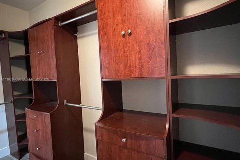 Villa ou maison à louer à Weston, Floride: 4 chambres, 280.47 m2 № 2026005 - photo 15