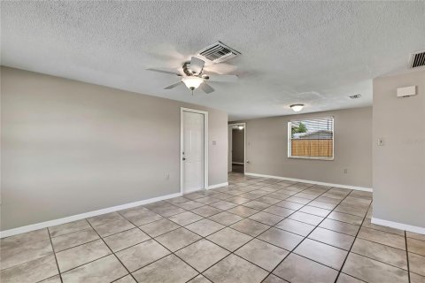 Villa ou maison à vendre à Port Richey, Floride: 3 chambres, 90.67 m2 № 1913660 - photo 11