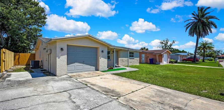 Villa ou maison à Port Richey, Floride 3 chambres, 90.67 m2 № 1913660