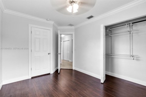 House in Coral Springs, Florida 4 bedrooms, 171.4 sq.m. № 2063178 - photo 17