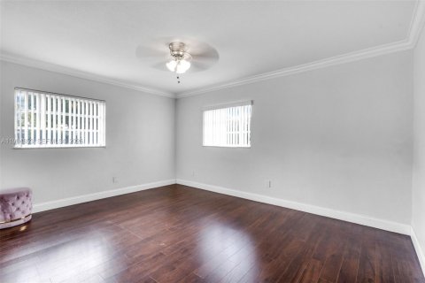 House in Coral Springs, Florida 4 bedrooms, 171.4 sq.m. № 2063178 - photo 13