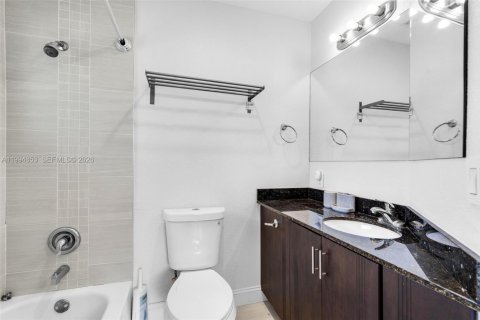 House in Coral Springs, Florida 4 bedrooms, 171.4 sq.m. № 2063178 - photo 18