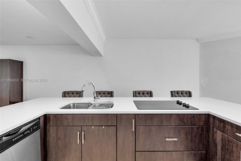 House in Coral Springs, Florida 4 bedrooms, 171.4 sq.m. № 2063178 - photo 12