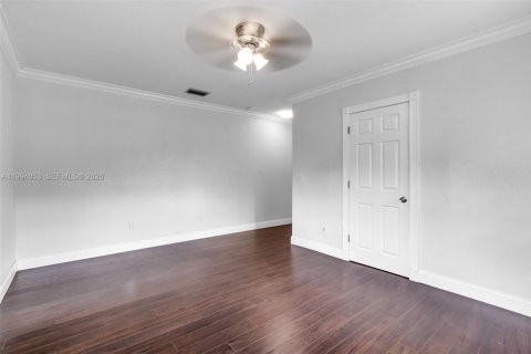 House in Coral Springs, Florida 4 bedrooms, 171.4 sq.m. № 2063178 - photo 14