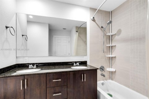 House in Coral Springs, Florida 4 bedrooms, 171.4 sq.m. № 2063178 - photo 21