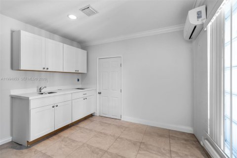 House in Coral Springs, Florida 4 bedrooms, 171.4 sq.m. № 2063178 - photo 28